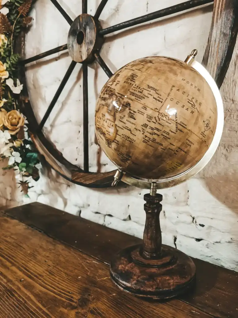 Globe Vintage Beige