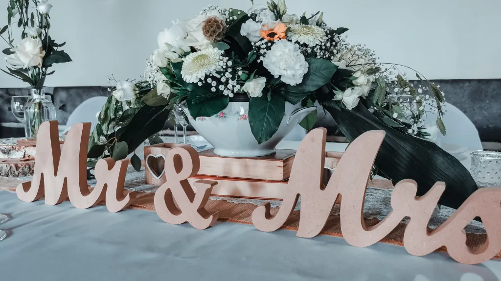 MR & MRS Bois Clair